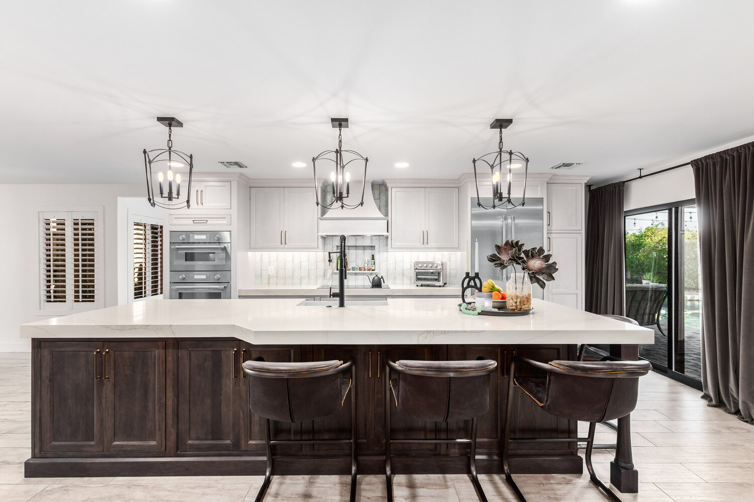 Paradise Valley kitchen design with pendant lights by Kitchens by Good Guys